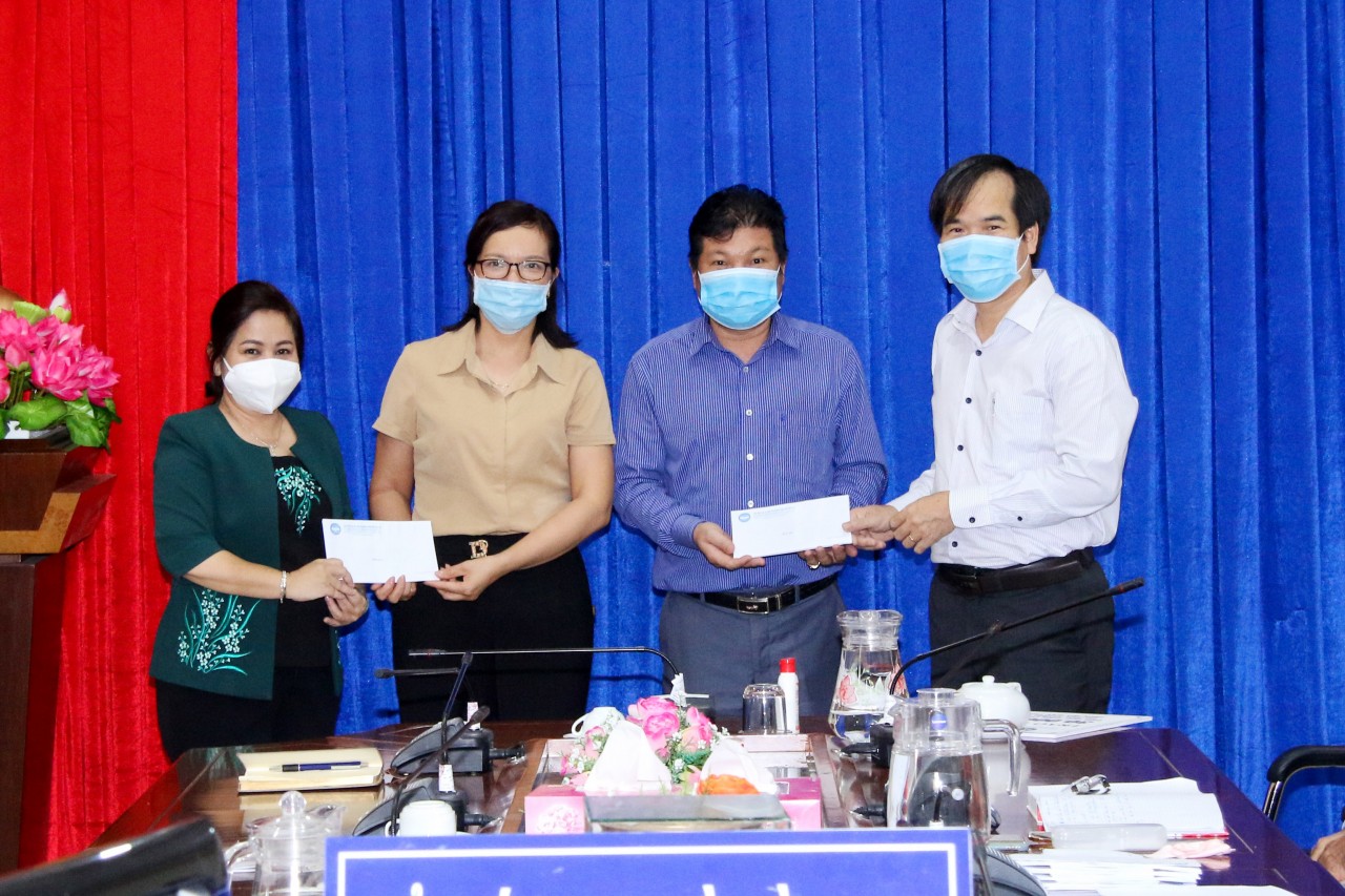 Dariu Foundation trao học bổng cho học sinh Cần Thơ bị ảnh hưởng bởi dịch Covid-19 Dariu Foundation trao học bổng cho học sinh Cần Thơ bị ảnh hưởng bởi dịch Covid-19