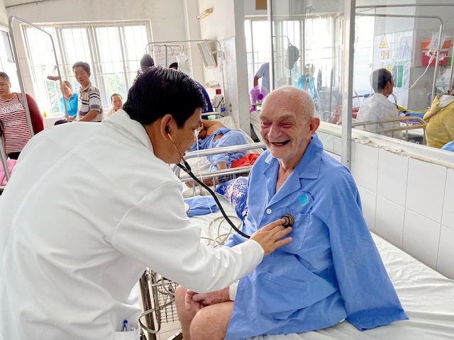 Cứu sống du khách người Bỉ 90 tuổi bị nhồi máu cơ tim cấp can tho cuu song du khach bi 90 tuoi bi nhoi mau co tim cap