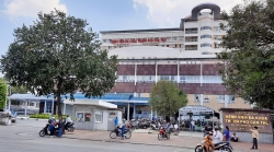 ra ha noi kham benh cu ba nhay tu tang 20 chung cu xuong dat tu vong