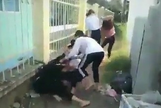 vu 4 nu sinh lop 6 bi danh o dong thap mot gia dinh cho con nghi hoc