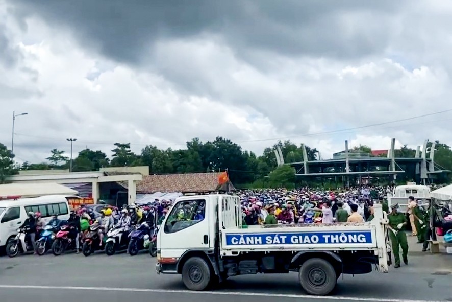 Hơn 6000 người dân di chuyển về quê, Cà Mau dừng nới lỏng giãn cách Hơn 6000 người dân di chuyển về quê, Cà Mau dừng nới lỏng giãn cách