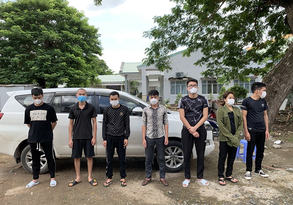 Tạm giữ 2 đối tượng tổ chức đưa 16 người xuất cảnh trái phép sang Campuchia Tạm giữ 2 đối tượng tổ chức đưa 16 người xuất cảnh trái phép sang Campuchia