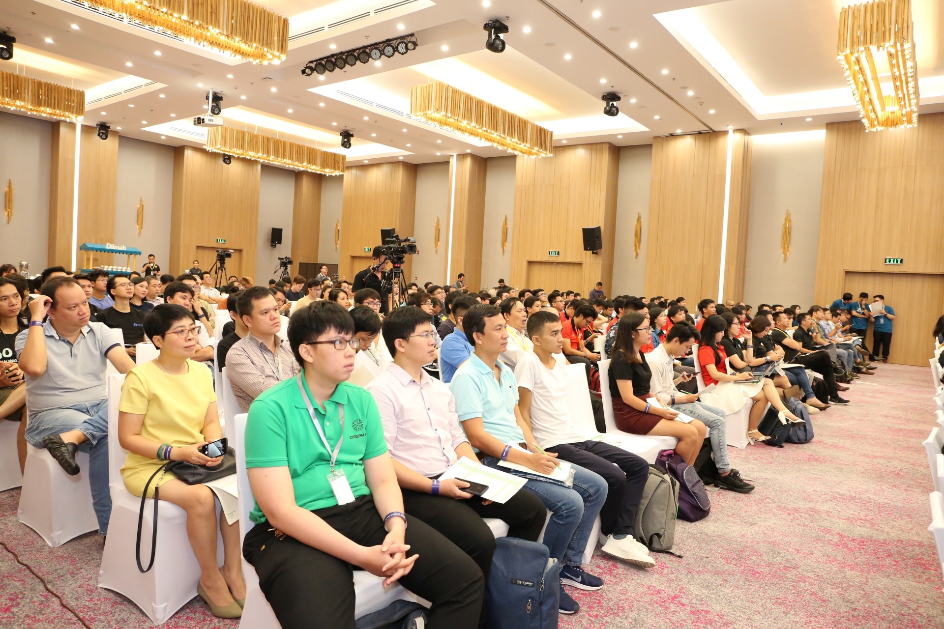 Nhiều ứng dụng ngân hàng số tại VietAI Summit 2019 nhieu ung dung ngan hang so tai vietai summit 2019
