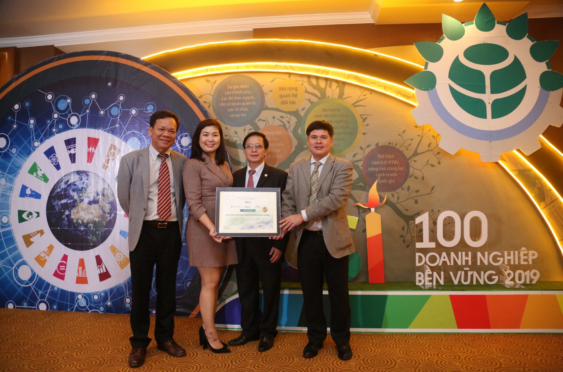 HDBank được vinh danh Top 10 doanh nghiệp bền vững năm 2019 hdbank duoc vinh danh top 10 doanh nghiep ben vung nam 2019