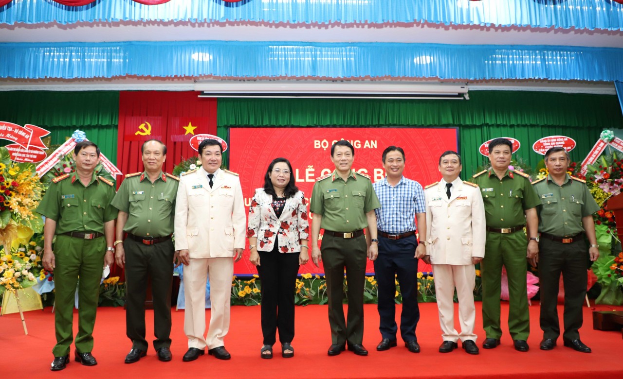 Sóc Trăng: Công bố quyết định bổ nhiệm tân Giám đốc Công an tỉnh Sóc Trăng: Công bố quyết định bổ nhiệm tân Giám đốc Công an tỉnh