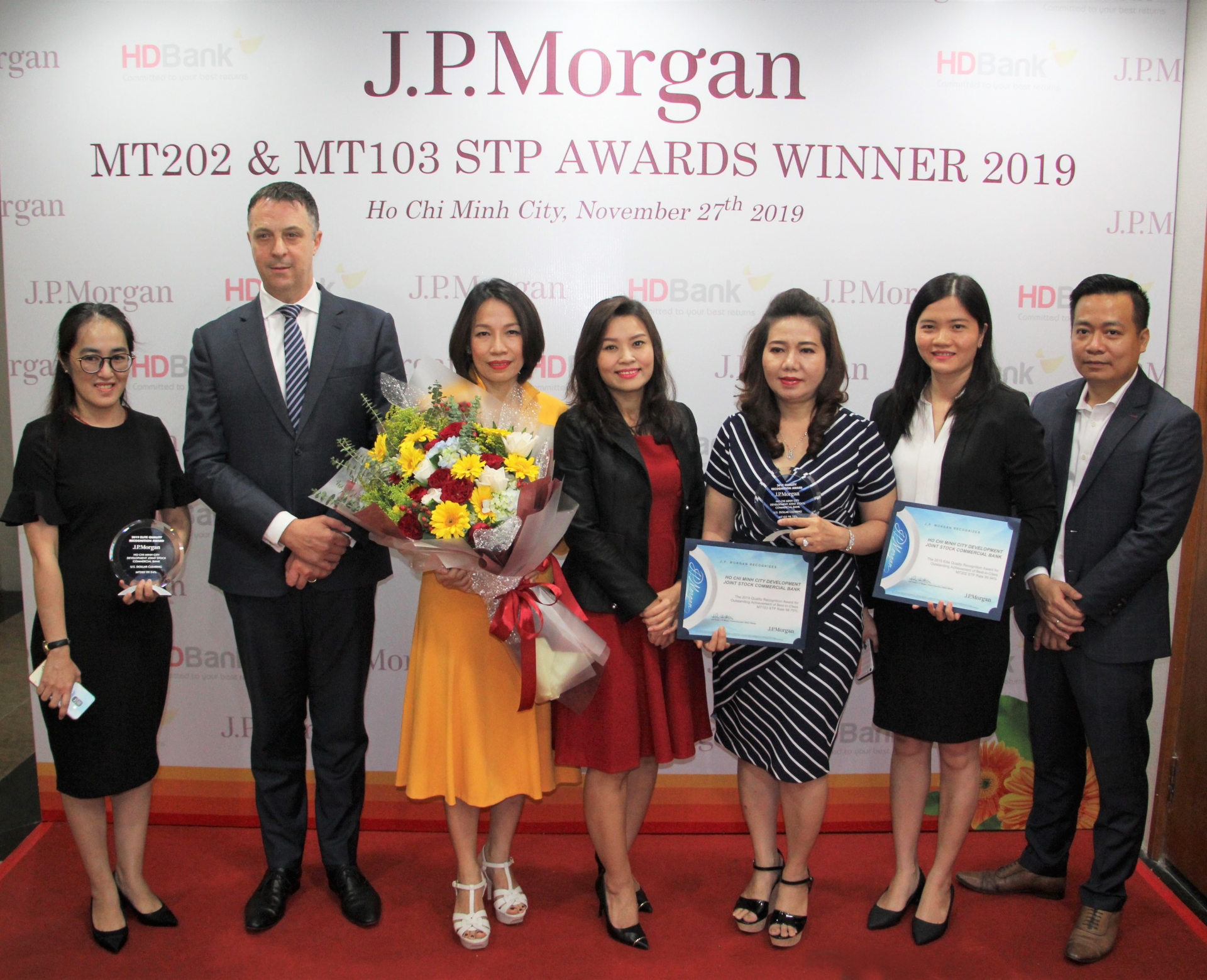 HDBank nhận cú đúp giải thưởng Thanh toán quốc tế xuất sắc toàn cầu năm 2019 hdbank nhan cu dup giai thuong thanh toan quoc te xuat sac toan cau nam 2019