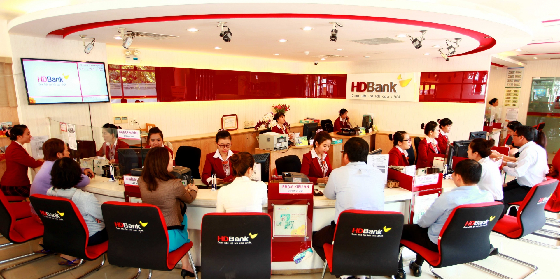 uu dai hoan tien 50 khi su dung the hdbank visa
