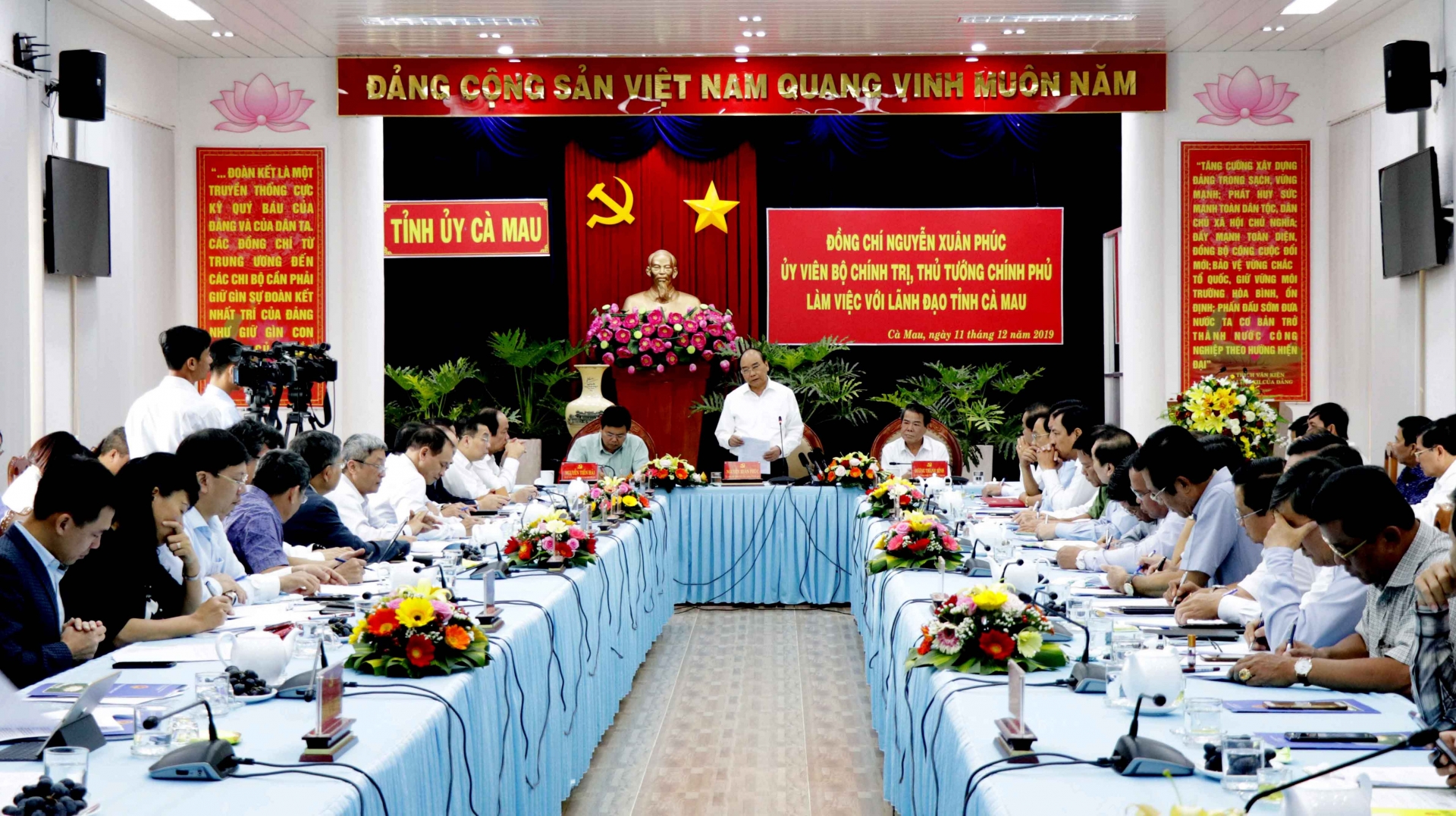 Thủ tướng Nguyễn Xuân Phúc: Có cảng Hòn Khoai, Cà Mau sẽ cất cánh mạnh mẽ thu tuong co cang hon khoai ca mau se cat canh manh me