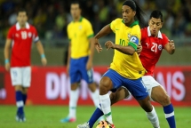 ronaldinho pho dien ky thuat bong da dinh cao trong nha tu