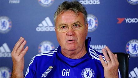guus hiddink mikel dem lai su can bang cho doi bong