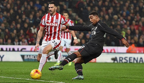 ha stoke city liverpool rong cua vao chung ket