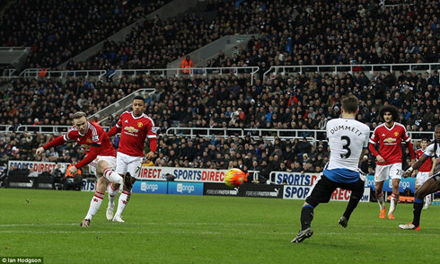 rooney toa sang quy do van bi cam chan tai st james park