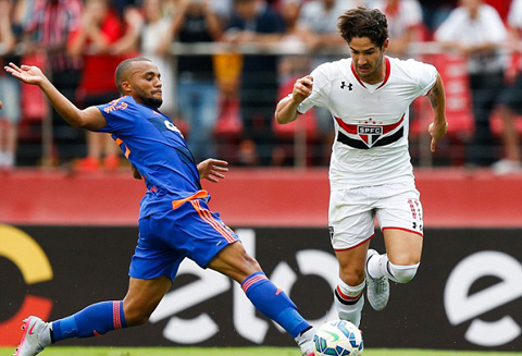 mu va chelsea bat ngo muon so huu alexandre pato