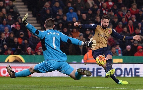 mu thang nhoc arsenal hoa that vong truoc stoke city