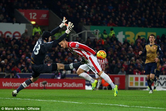 mu thang nhoc arsenal hoa that vong truoc stoke city