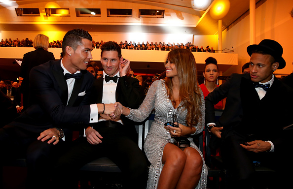cristiano ronaldo doi messi neymar thanh toan tien phien dich