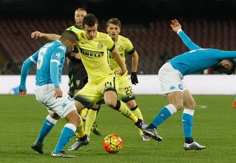 vuot qua napoli inter milan vao ban ket coppa italia