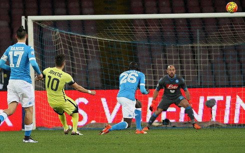 vuot qua napoli inter milan vao ban ket coppa italia