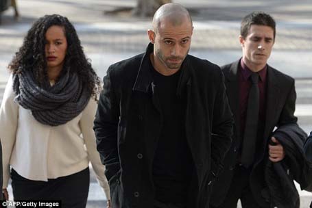 tien ve mascherano bi ket an 1 nam tu vi tron thue