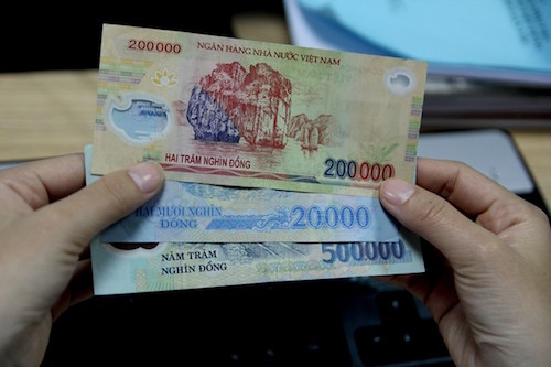 cach phan biet tien that va tien gia de tranh bi lua