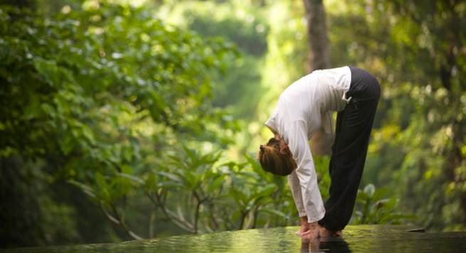 6 tu the yoga giup giai doc duong ruot