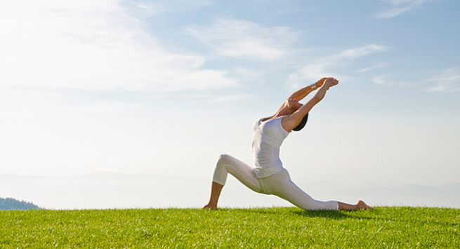 6 tu the yoga giup giai doc duong ruot