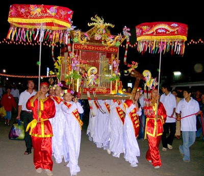 nhung le hoi dau xuan cau may man ca nam