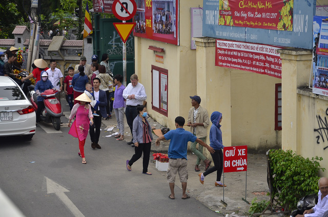 tp hcm giu xe ngay tet thi nhau chat chem khach du xuan