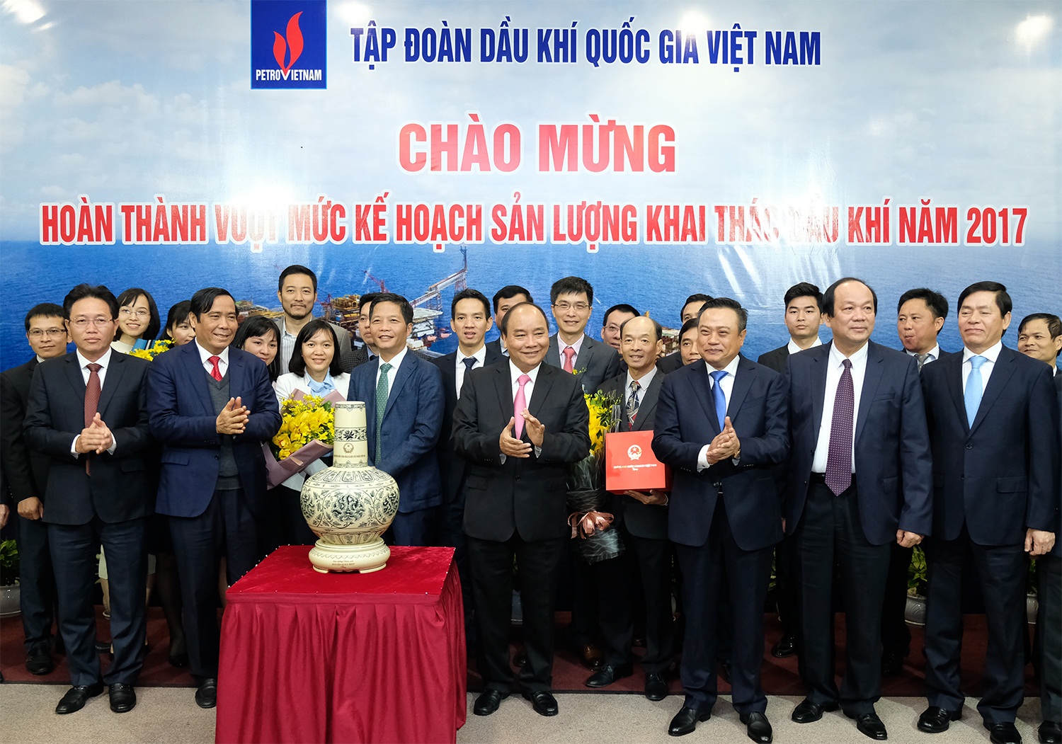 thu tuong giao 7 nhiem vu cho tan chu tich hdtv va tap doan pvn