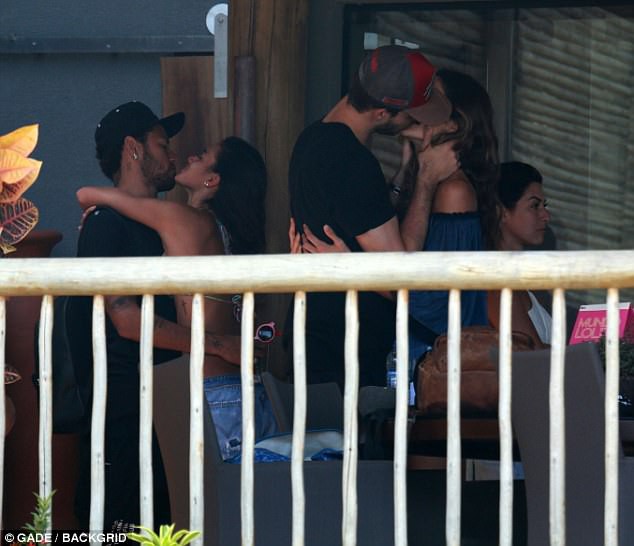 anh hot cap neymar luot du thuyen cung cap sieu mau victorias secret