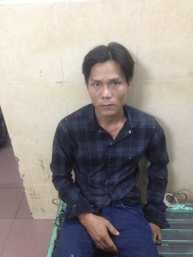 tai xe taxi tong vang ten cuop giat dien thoai nu du khach giua trung tam sai gon