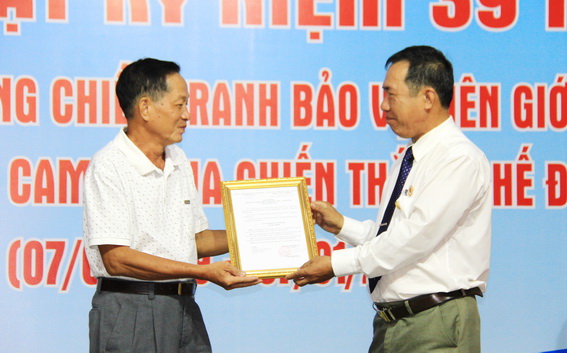 pha t huy ti nh doa n ke t vie t nam campuchia