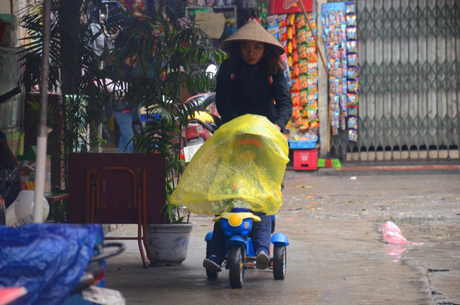 ret dam ret hai bao trum ha noi nguoi dan chat vat di lam trong mua lanh buot voi nen nhiet chi con 10 do c