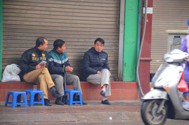 ret dam ret hai bao trum ha noi nguoi dan chat vat di lam trong mua lanh buot voi nen nhiet chi con 10 do c