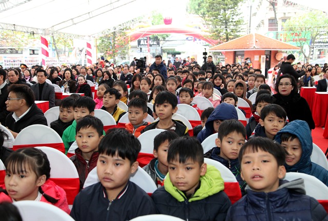 30 nam thanh lap lang tre em sos viet nam gan 6000 tre em duoc nuoi duong