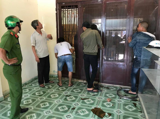 dong nai chem nguoi dut lia ngon tay roi cam dao co thu trong nha
