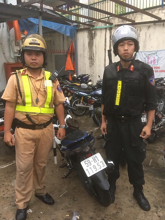 lan theo dinh vi tu chiec xe may bi mat trom csgt bat giu doi tuong dang su dung ma tuy tai quan ca phe o sai gon
