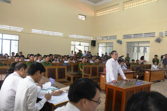 truoc khi chet be gai 13 tuoi nam lay tay me ong be lay con chua giai quyet duoc ma me dinh bo di dau