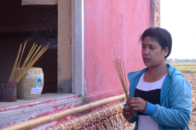 truoc khi chet be gai 13 tuoi nam lay tay me ong be lay con chua giai quyet duoc ma me dinh bo di dau