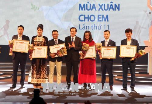 quy bao tro tre em viet nam tiep nhan gan 96 ty dong trong chuong trinh mua xuan cho em