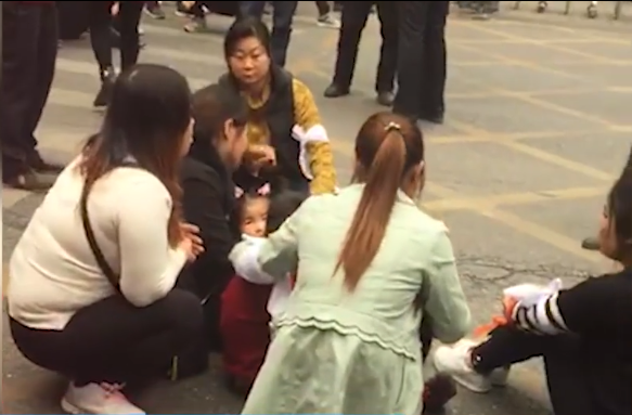 danh bac bi canh sat vay bat nhay xuong dam ca thao chay 2 nguoi tu vong