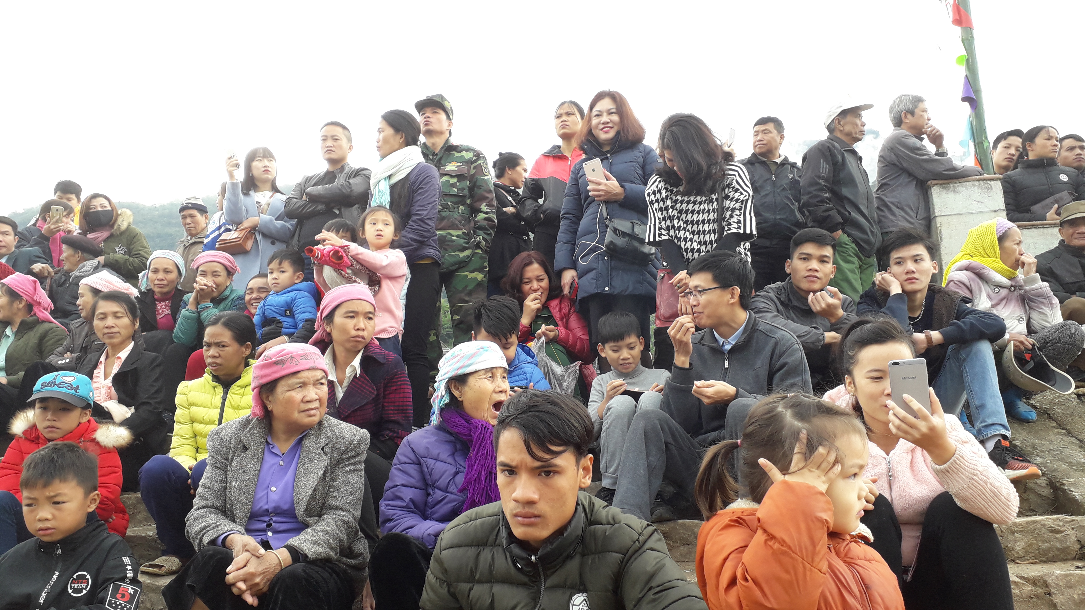 dien bien muong lay ron rang le hoi dua thuyen duoi en