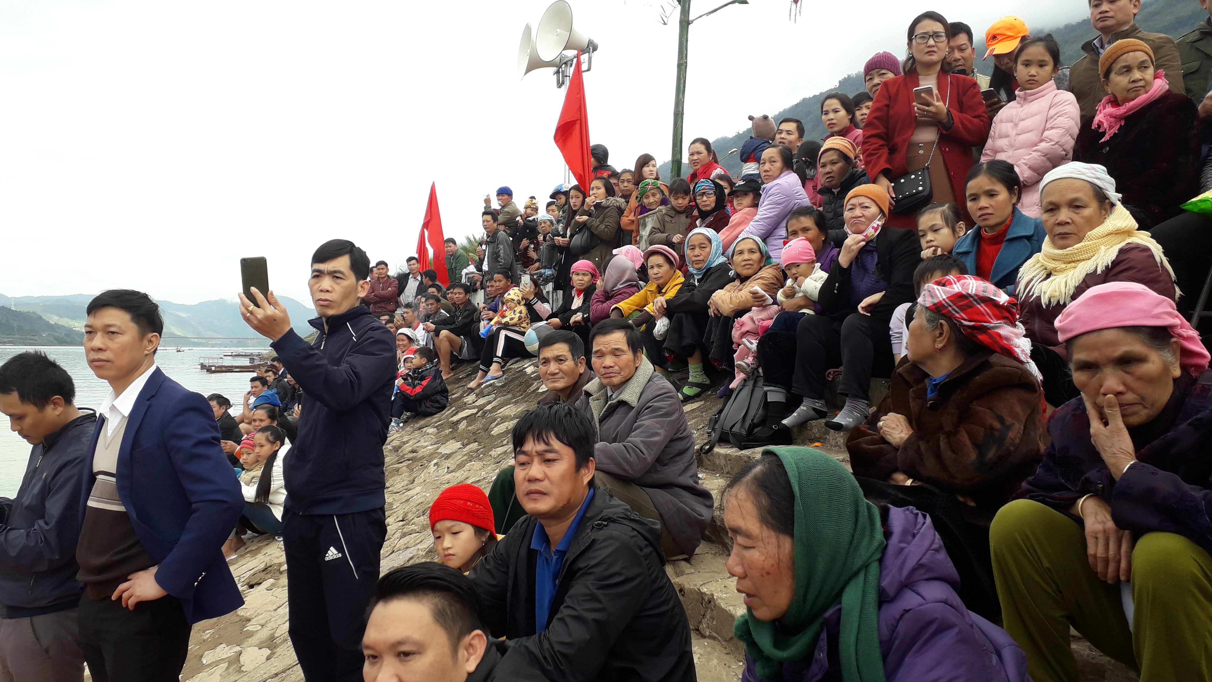 dien bien muong lay ron rang le hoi dua thuyen duoi en