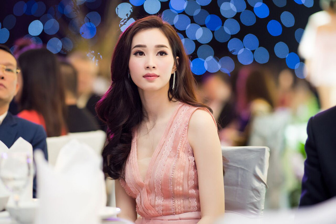 hoa hau dang thu thao xinh dep long lay tai xuat showbiz sau gan 1 nam sinh con