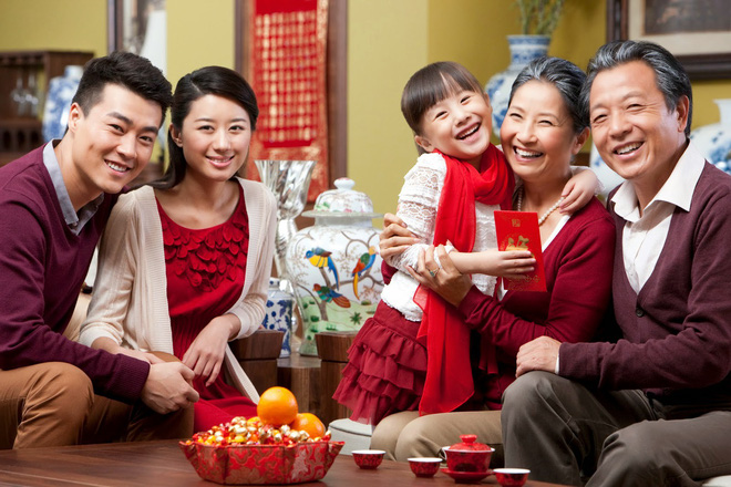 khong cho vo ve nha ngoai an tet chong co the bi phat tien