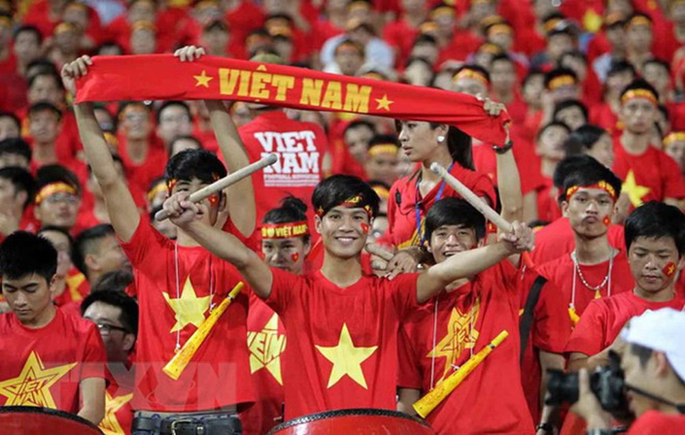 dai su quan khuyen cao co dong vien sang uae co vu doi tuyen bong da viet nam