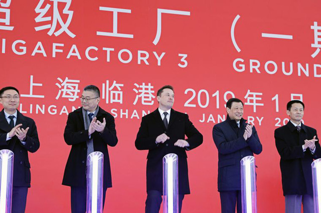 elon musk nhin thay tuong lai cua tesla trong mot bai sinh lay o trung quoc