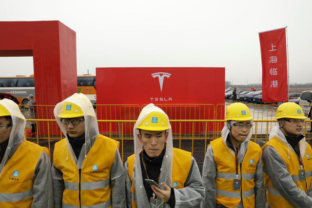 elon musk nhin thay tuong lai cua tesla trong mot bai sinh lay o trung quoc