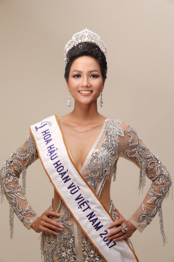 27 tuoi moi yeu lan dau va day la thong tin hiem hoi ve ban trai cua hhen nie