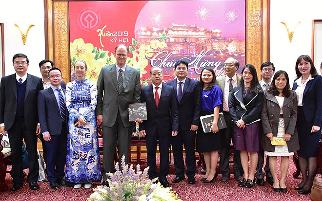 lanh dao tinh thua thien hue tiep va lam viec dai su cong hoa lien bang duc tai viet nam